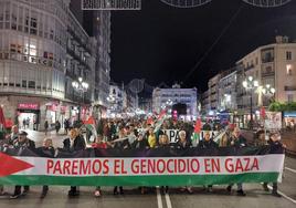 Los cantabros se manifiestan bajo el lema 'Paremos el genocidio en Palestina'