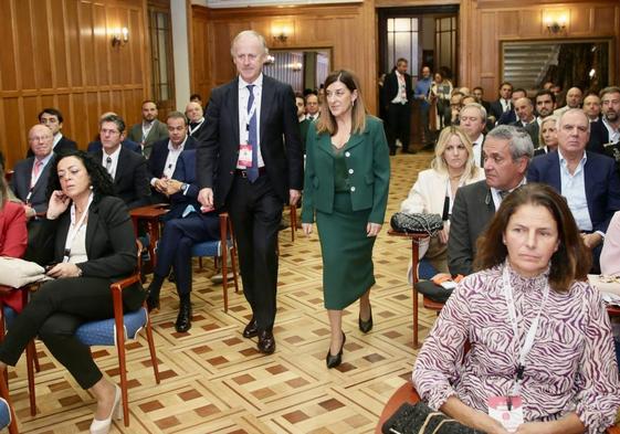 Vicente Alciturri y María José Sáenz de Buruaga, en el acto de la Empresa Familiar de Cantabria.