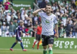 Íñigo Vicente celebra el gol ante el Eibar en los Campos de Sport