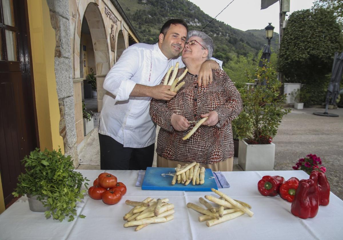 Ignacio Solana y su madre Begoña.