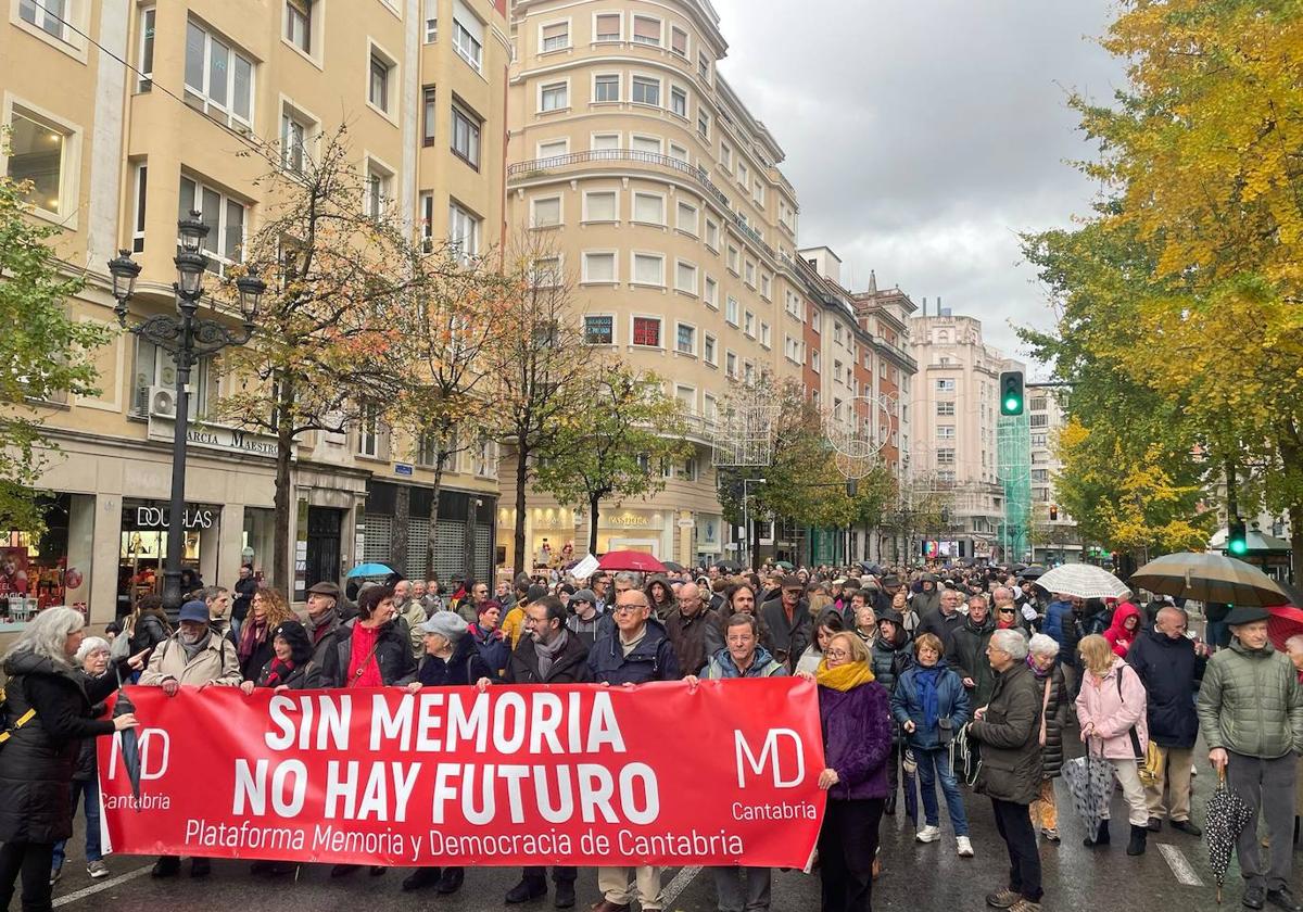 Cerca de 2.000 personas recorren las calles de Santander contra la derogación de la Ley de Memoria Histórica