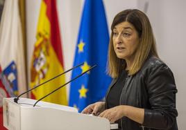 La presidenta Buruaga, durante su comparecencia de ayer en la sede del Gobierno de Cantabria.