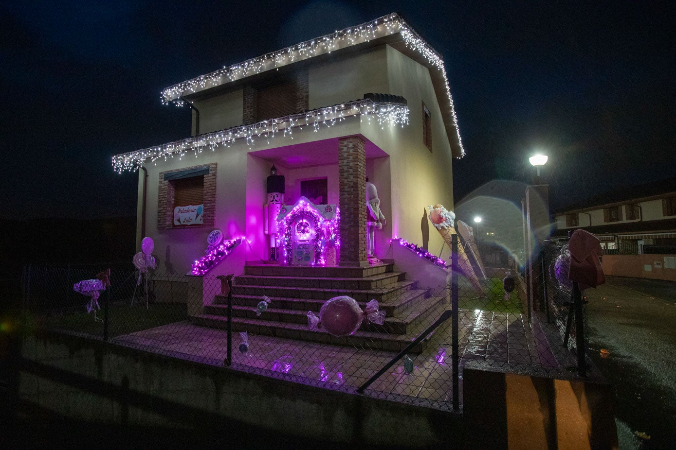 'La heladería', otras de las casas del poblado navideño en el que se convierte Quijano. 