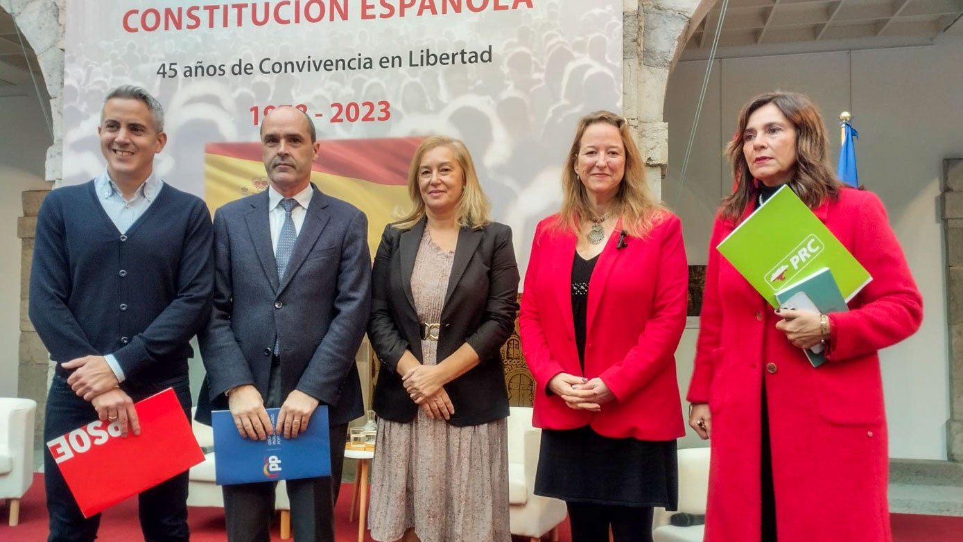 Pablo Zuloaga (PSOE), Juan José Alonso (PP), Leticia Díaz (Vox) y Paula Fernández (PRC) han protagonizado el encuentro 'La vigencia de la Constitución 45 años después'. 