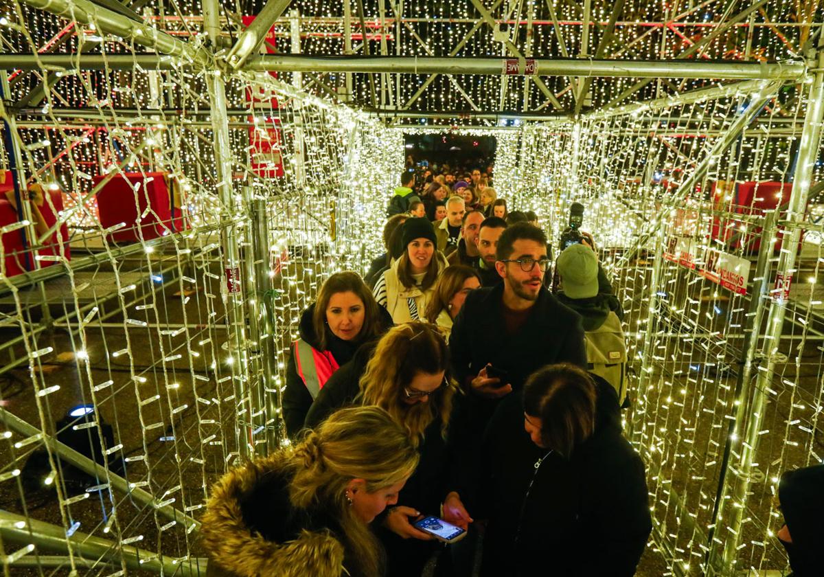 Un paseo por el interior del árbol de Navidad de Cartes