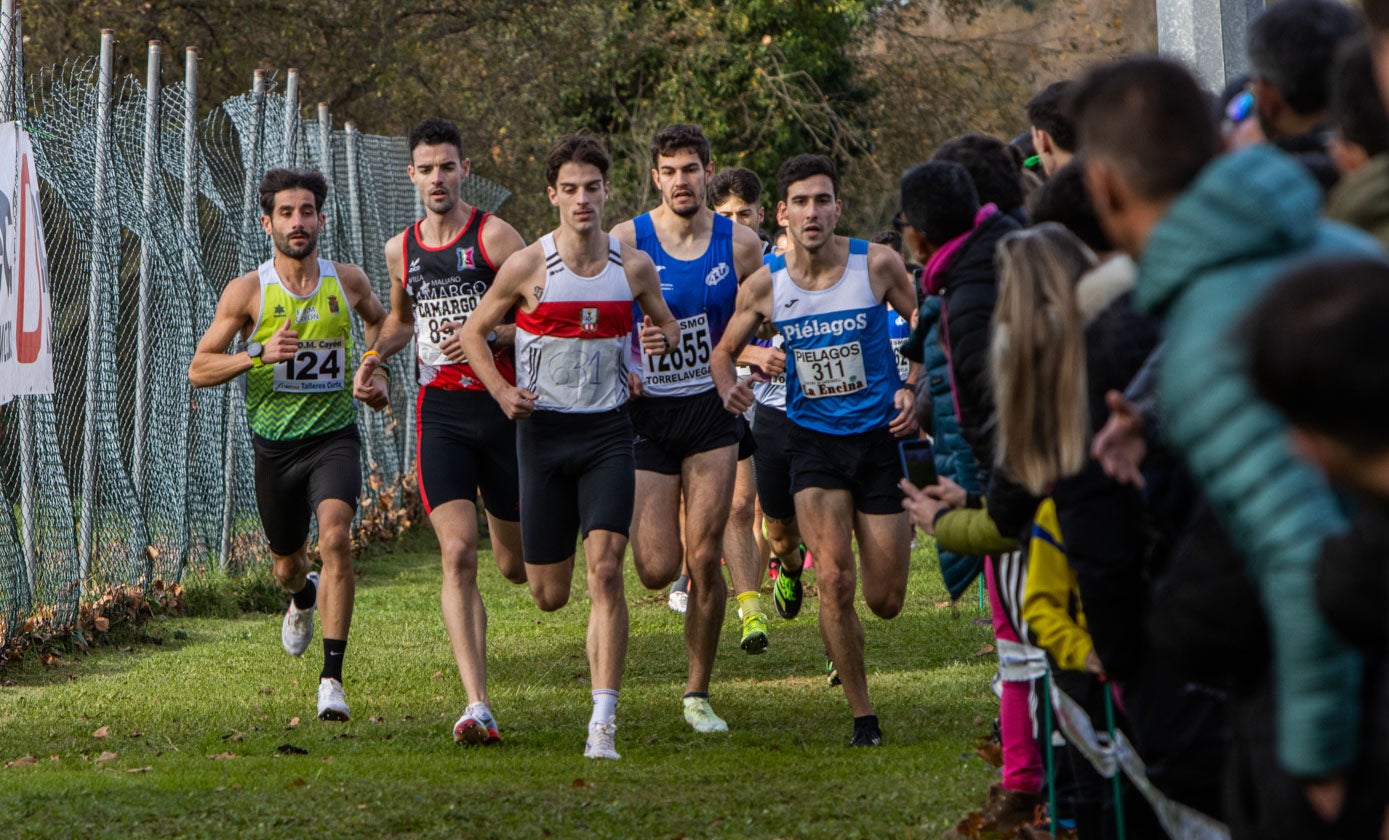 Bruno Villazón, al frente de la prueba en la primera vuelta de la carrera.