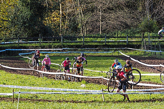Varios participantes, en el Gran Premio Santa Bárbara.