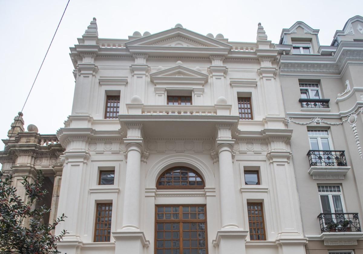 Fachada del antiguo Museo de Bellas Artes, tras su rehabilitación, en el acceso desde la calle Rubio.