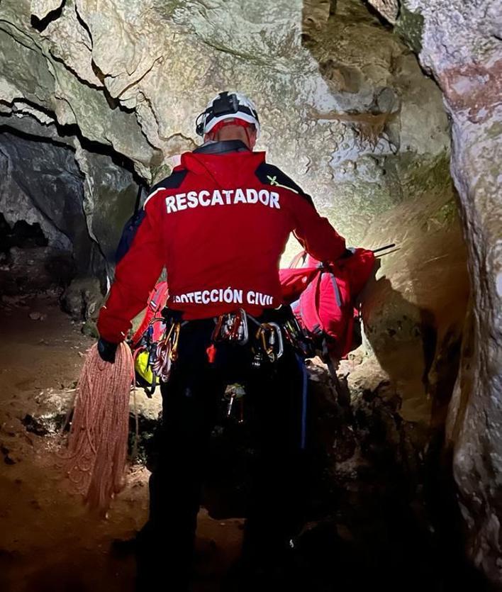 Imagen secundaria 2 - Rescatadas cuatro personas en la Vía Ferrata de La Hermida