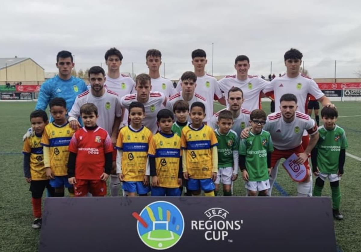 El conjunto cántabro antes de iniciar el partido.