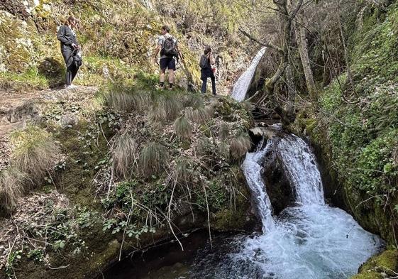 Una de las cascadas que se puede ver en la ruta de Noceda del Bierzo.