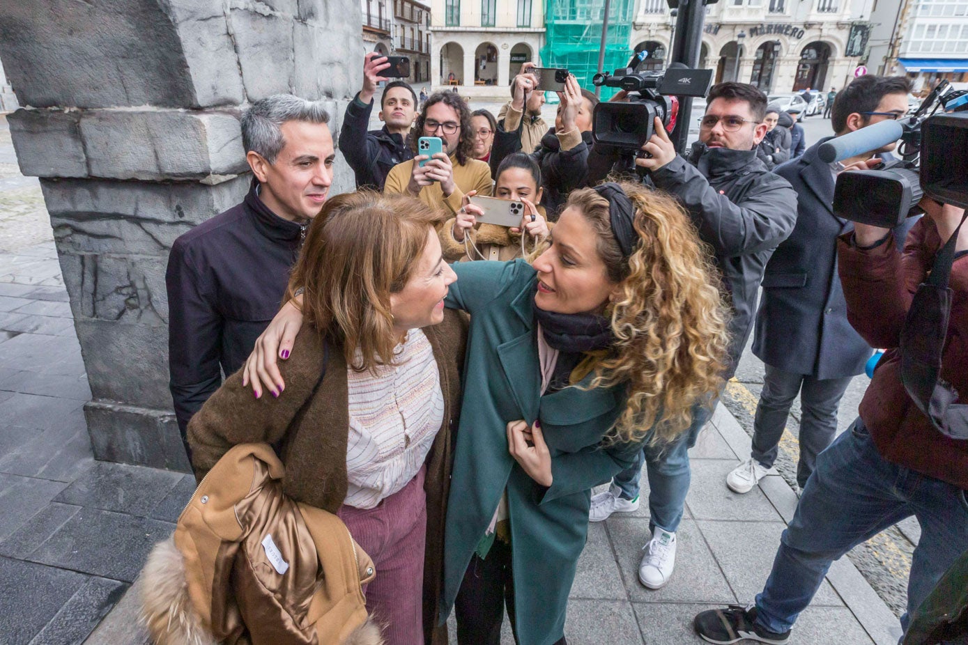 Visita de la Ministra de Transportes Raquel Álvarez a Castro Urdiales. Ocurrió en febrero de 2023 y la ministra dio explicaciones, junto a Quiñones, por el fiasco de los trenes de cercanías