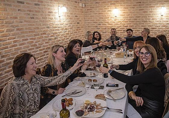 Los restaurantes cuelgan el cartel de completo durante todo el fin de semana