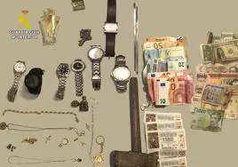 Objetos de valor, dinero y herramientas incautados a los detenidos.