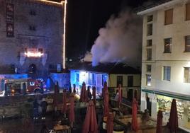 El restaurante incendiado se ubica en pleno centro, junto a la Torre del Infantado.