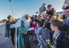 La Plaza de la Constitución, que será escenario de muchas de las actividades, acogió hace unos días un encendido de luces multitudinario.