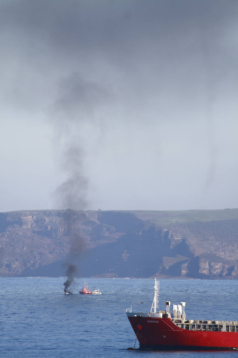 Embarcaciones de rescate acudieron en auxilio