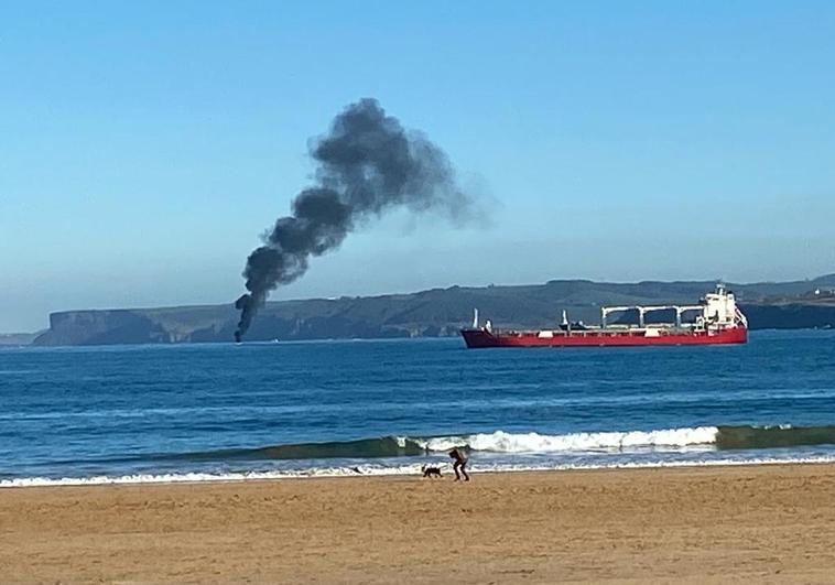 Se incendia y se hunde un barco de recreo al norte de la Isla de Mouro