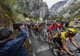La Vuelta a España, camino de Bejes en la edición de 2023.