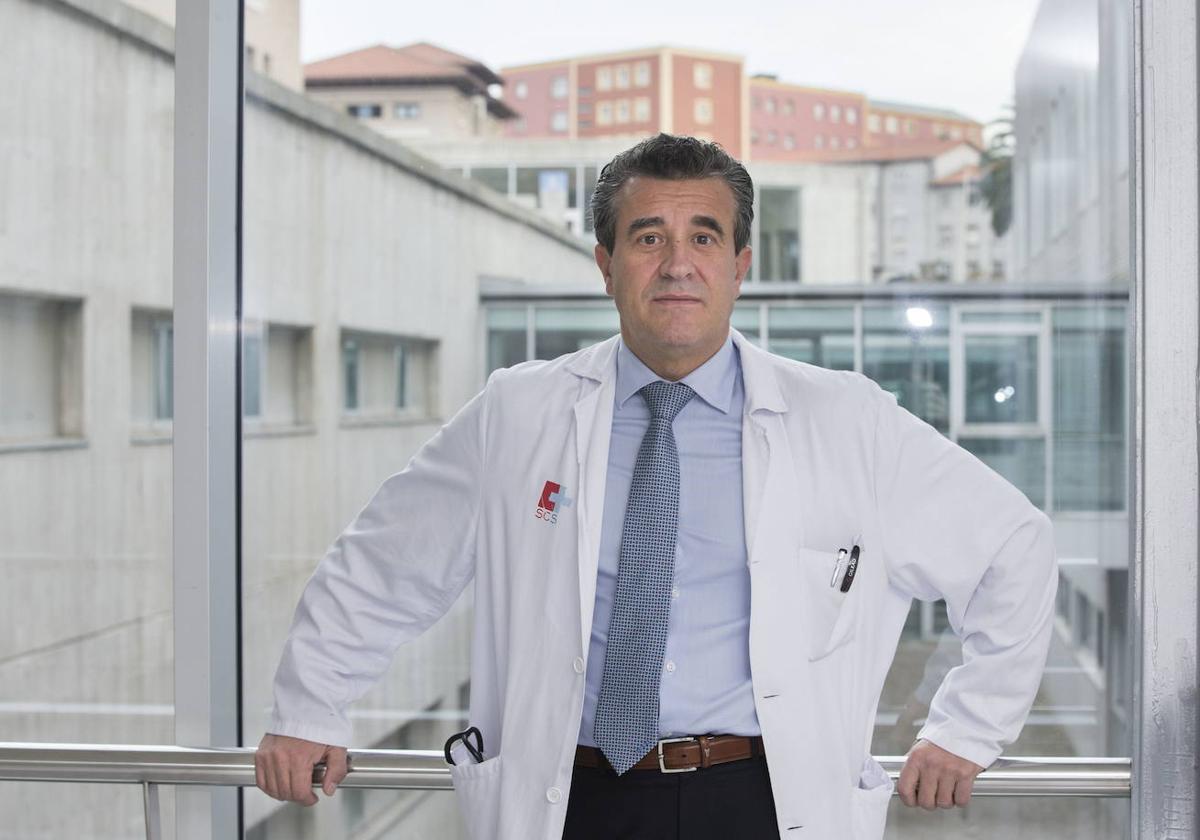 Premio internacional al médico de Valdecilla Javier Crespo por su lucha contra la hepatitis