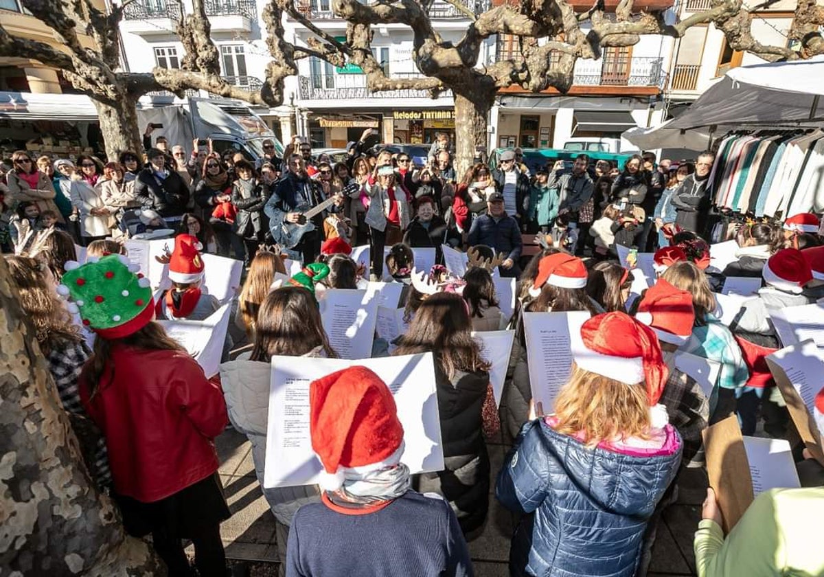 Actuación de uno de los grupos que han participado en el Concurso de Villancicos.