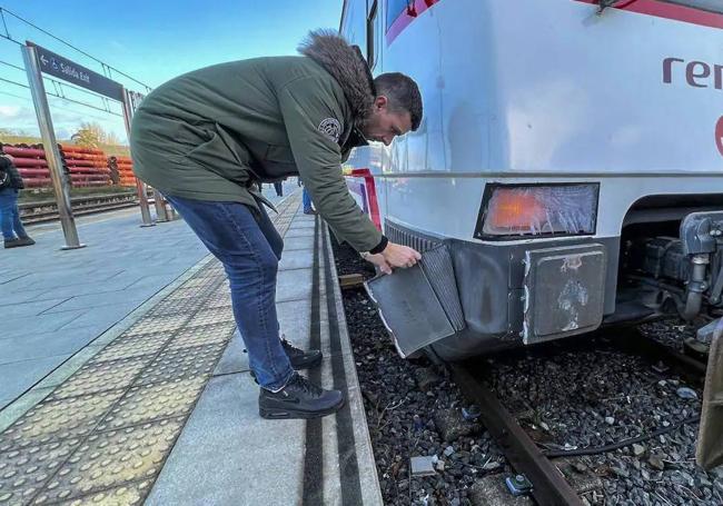 Imagen de los daños en el tren tras chocar contra la topera