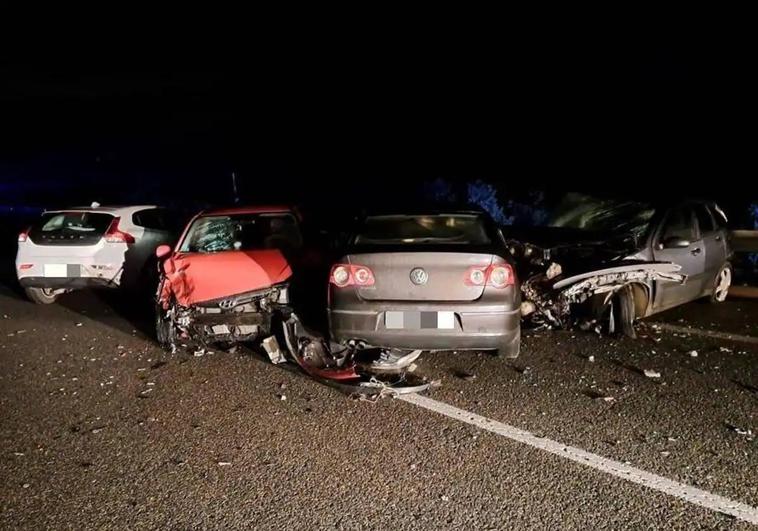 Estado en el que quedaron varios de los vehículos implicados en el accidente múltiple.