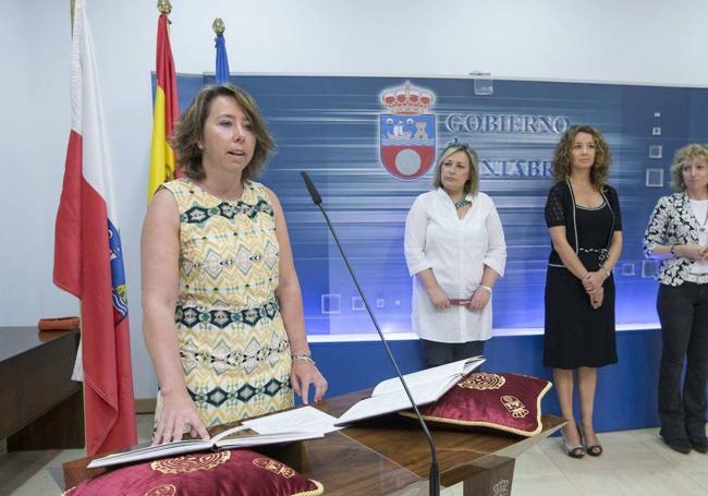 Imagen de la toma de posesión de Alicia Renedo en 2015, en la sede del Gobierno de Cantabria.