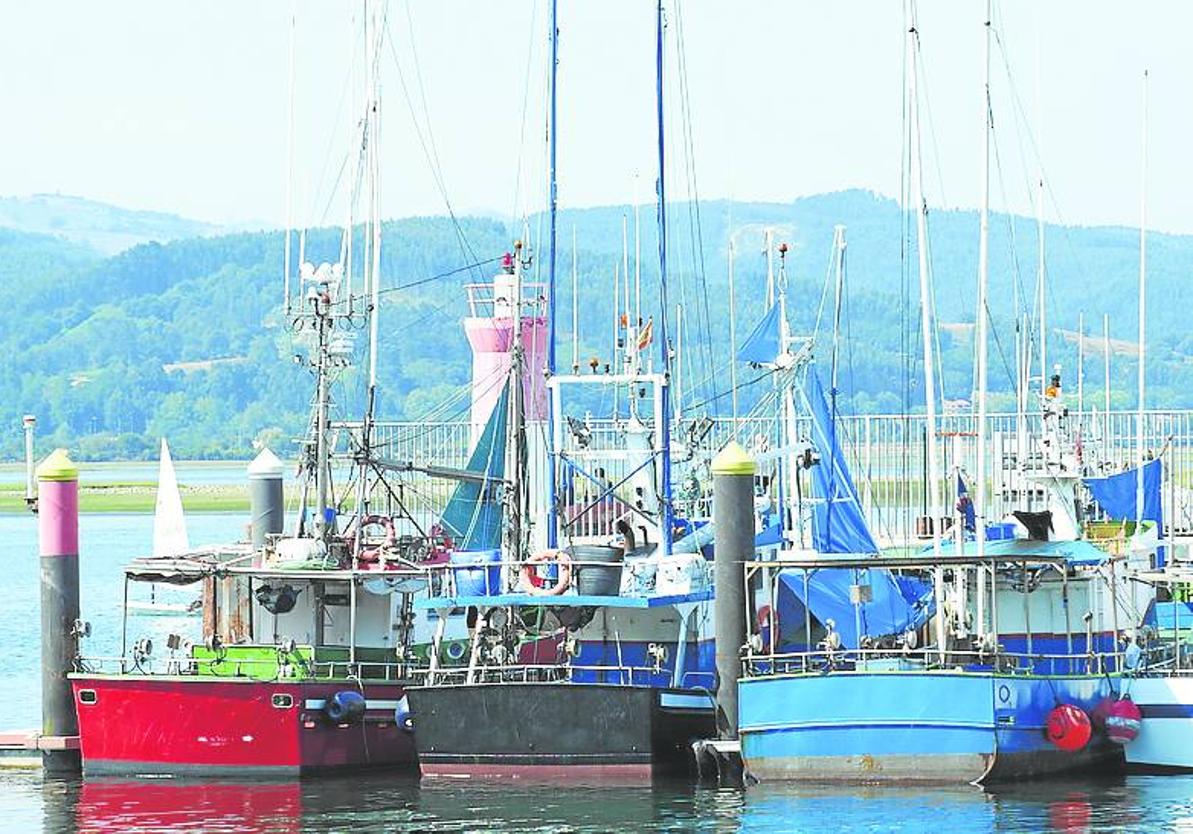 Barcos en el puerto de Santoña.