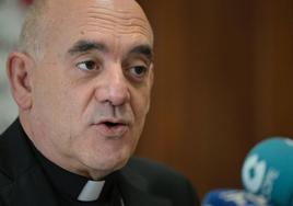 El nuevo obispo abre las puertas de la Iglesia «a todos, no pedimos el DNI»