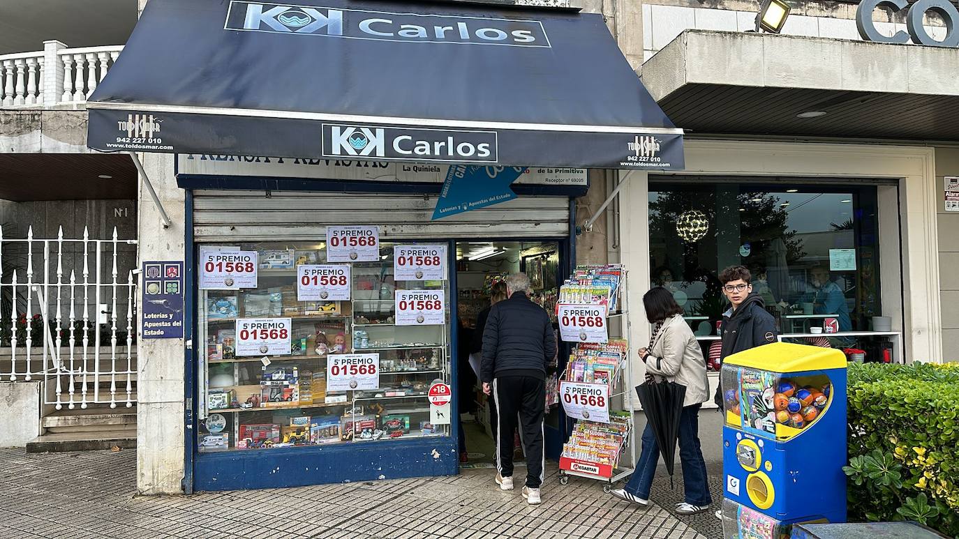 En este kiosco de El Sardinero también ha caído una parte de esta lluvia de quintos premios, en concreto con el 01568