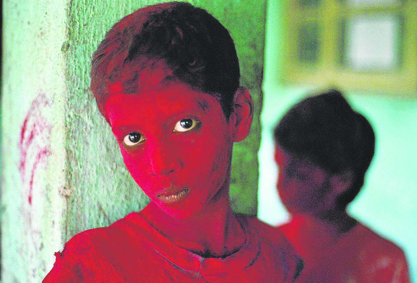 Rostro de un joven participante en el Festival de Ganesh, India.