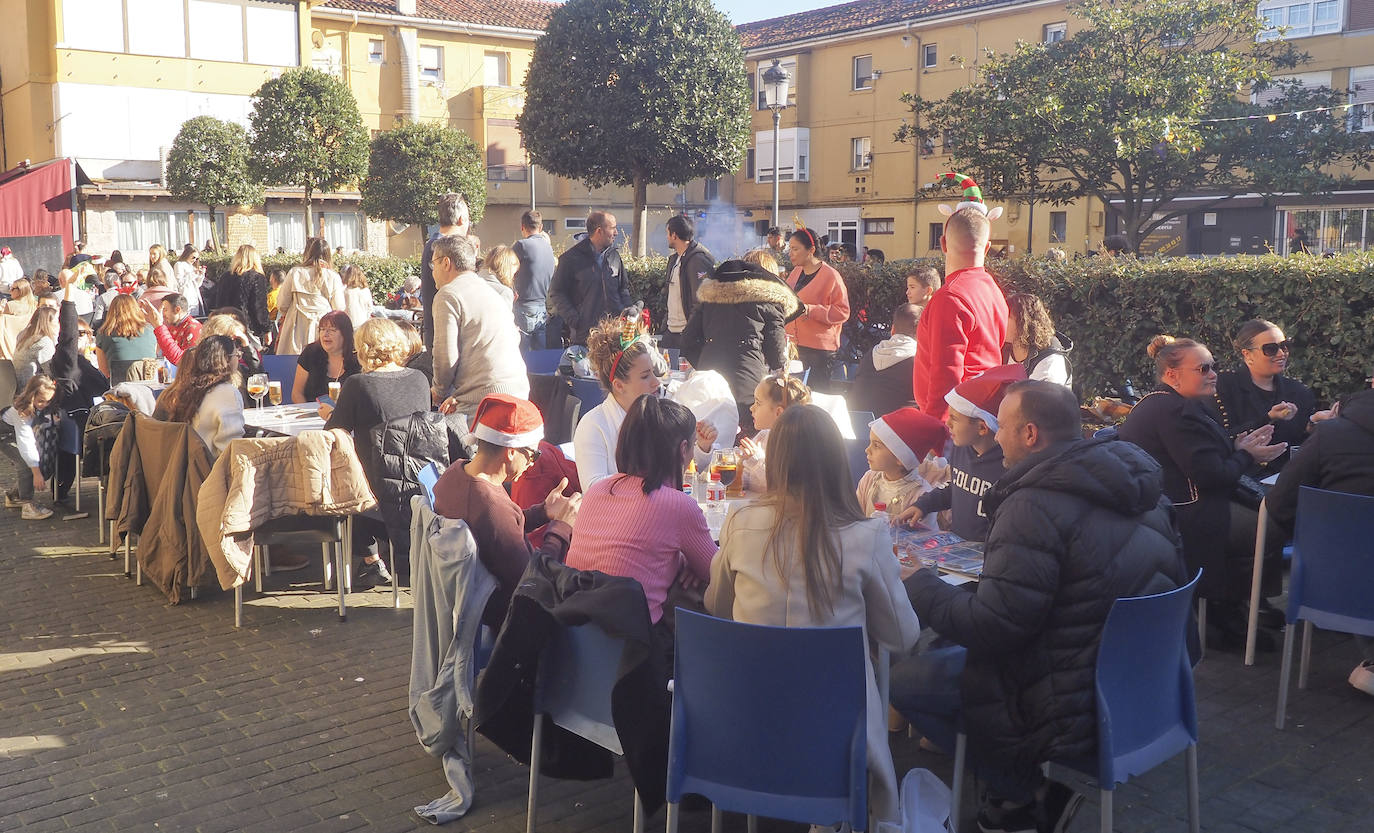 Ambiente navideño en las terrazas del Barrio Pesquero.