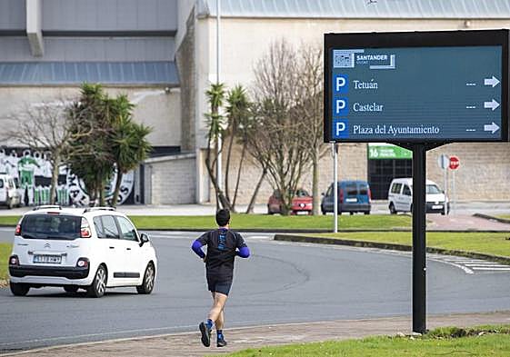 El Ayuntamiento instala 16 paneles con datos de tráfico para mejorar la movilidad