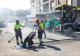 Los Corrales opta por el asfalto impreso para el casco urbano, más estético y resistente