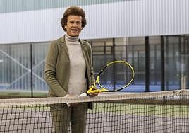 La concejala de Deportes, Beatriz Pellón, en las pistas de tenis de las instalaciones del IMD.