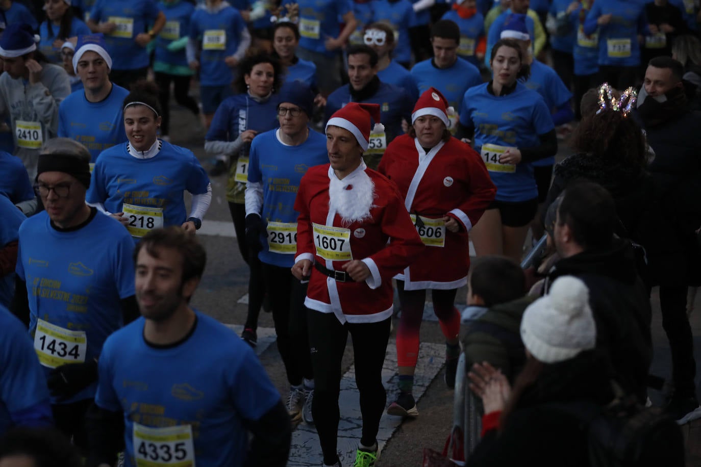 Los disfraces de Papá Noel son otro de los atuendos imprescindibles en la carrera.