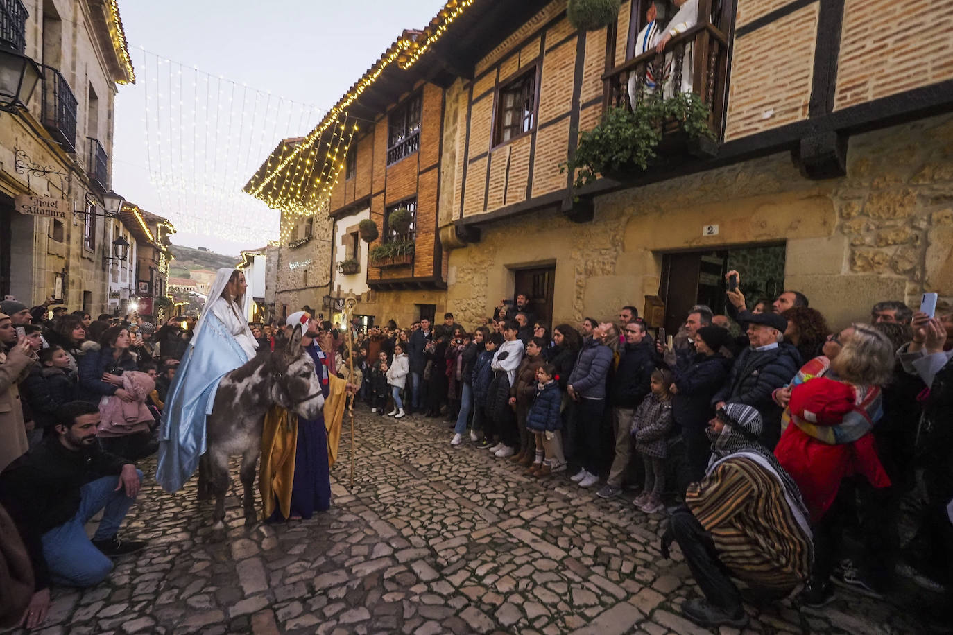 Fotos: Cabalgata de los Reyes Magos en Santillana del Mar