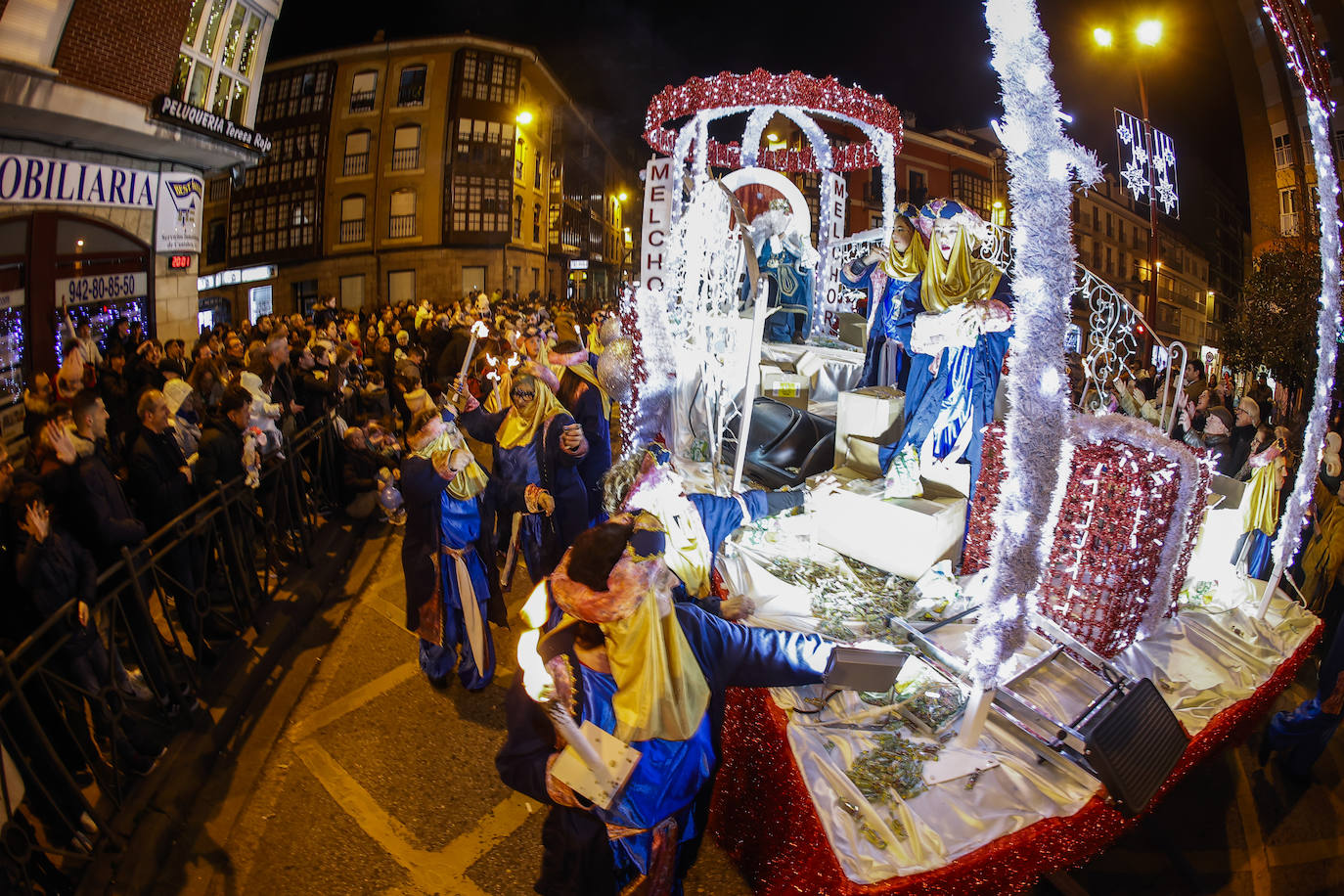 Fotos: La Cabalgata de los Reyes Magos en Torrelavega