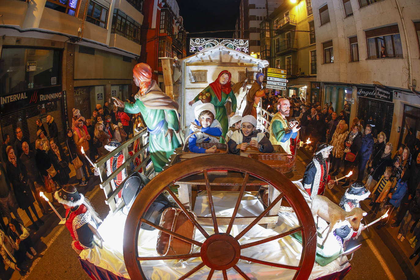 Fotos: La Cabalgata de los Reyes Magos en Torrelavega