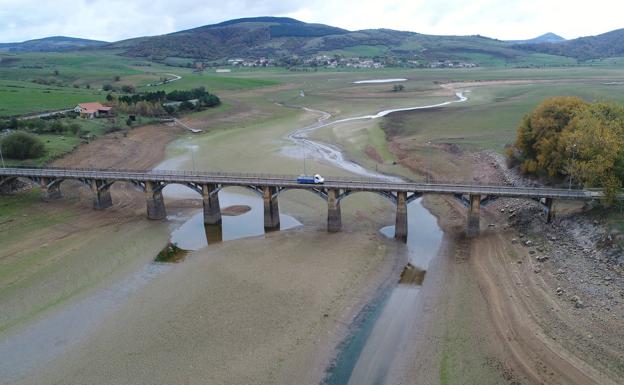 Sequía. El 19 de noviembre de se registró el valor mínimo de volumen en el embalse del Ebro de todo el 2022, con 131 hm3, el segundo peor dato de los últimos 25 años.