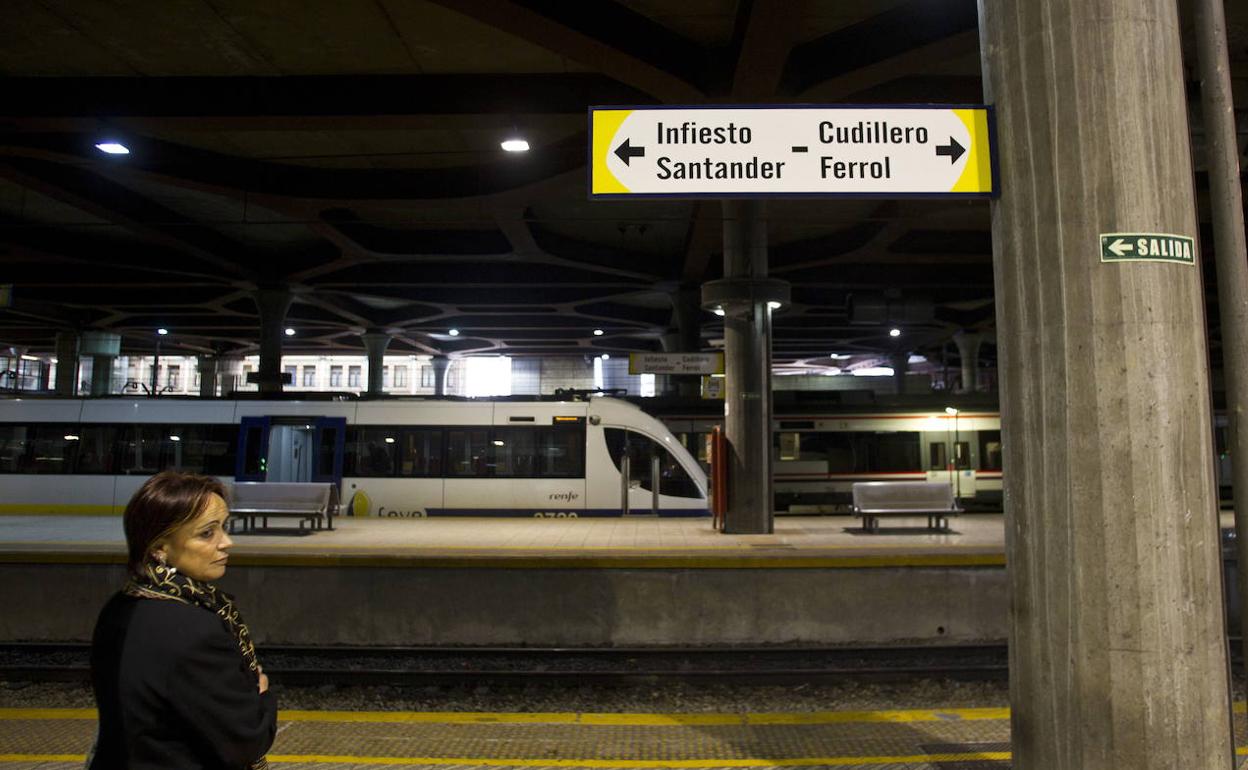 Línea Santander-Oviedo en la estación de la capital asturiana.