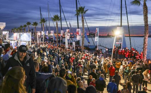 Entrega de premios en el puerto de Alicante.