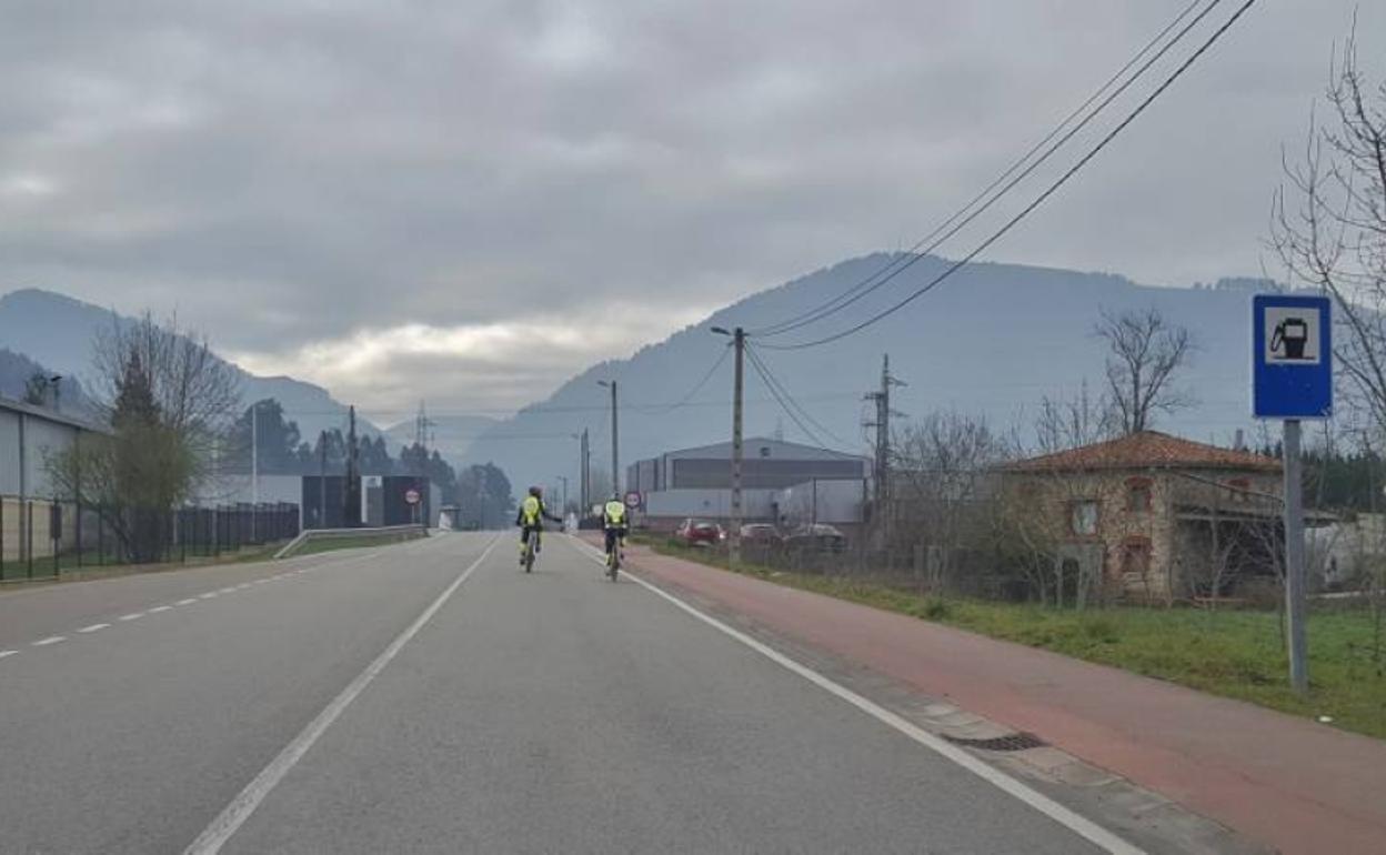 San Felices ha planteado renovar el estado del firme del carril bici de la Agüera.