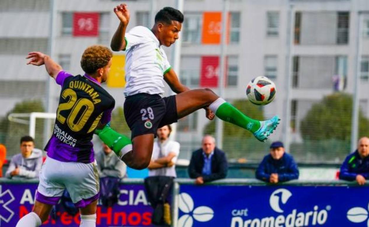 Jeremy, en un partido con el Rayo Cantabria. 