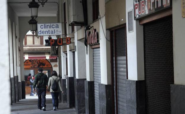 Los locales de ocio se concentran en varias calles céntricas de la villa.