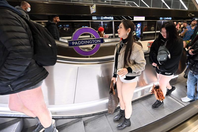 La capital británica celebra la 12ª edición del ya mítico 'Día sin pantalones en el metro'. La celebración nació en Reino Unido y ahora se organiza en más de 60 ciudades de todo el mundo