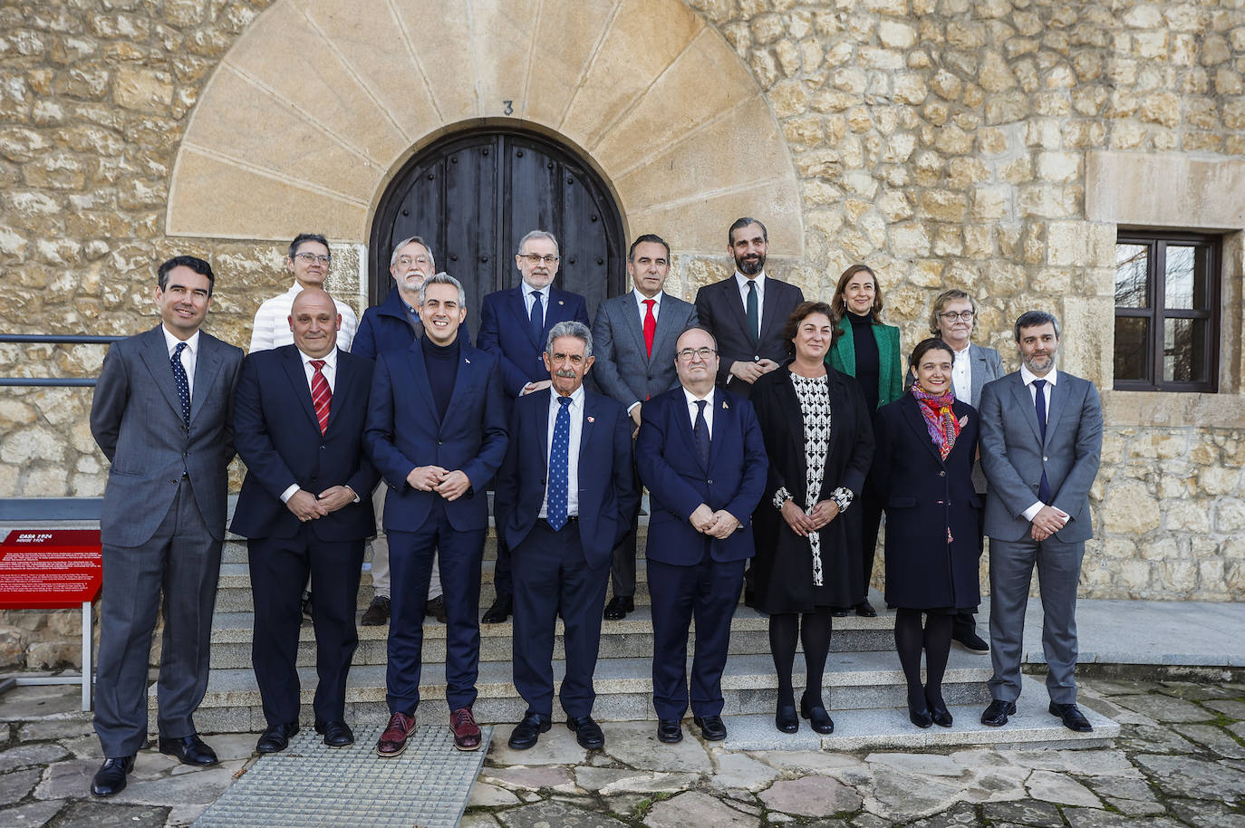 Foto de familia de los integrantes del Patronato de Altamira