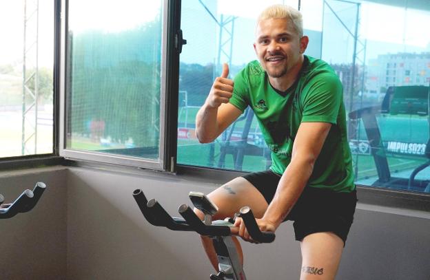 Matheus vuelve a entrenar tras superar su proceso gástrico