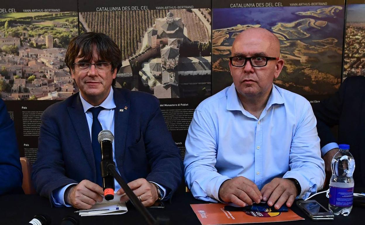 El expresidente catalán Carles Puigdemont y su abogado Gonzalo Boye en una foto de archivo.